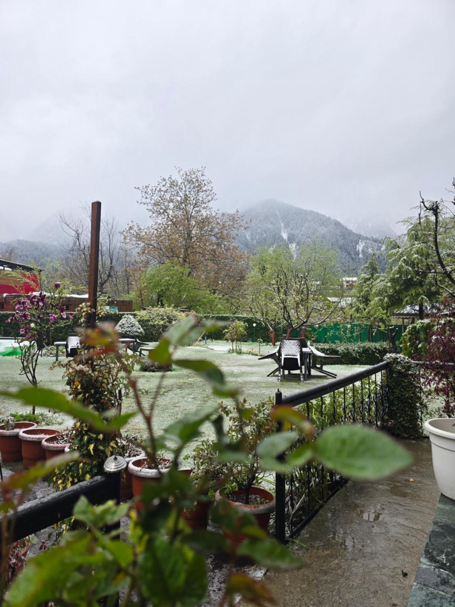Premier Pahalgam Ξενοδοχείο Εξωτερικό φωτογραφία